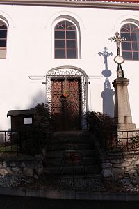 Vchod do kaple z jižní strany