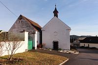 Západní průčelí kaple