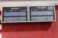 Odjezdy a příjezdy vlaků a autobusů