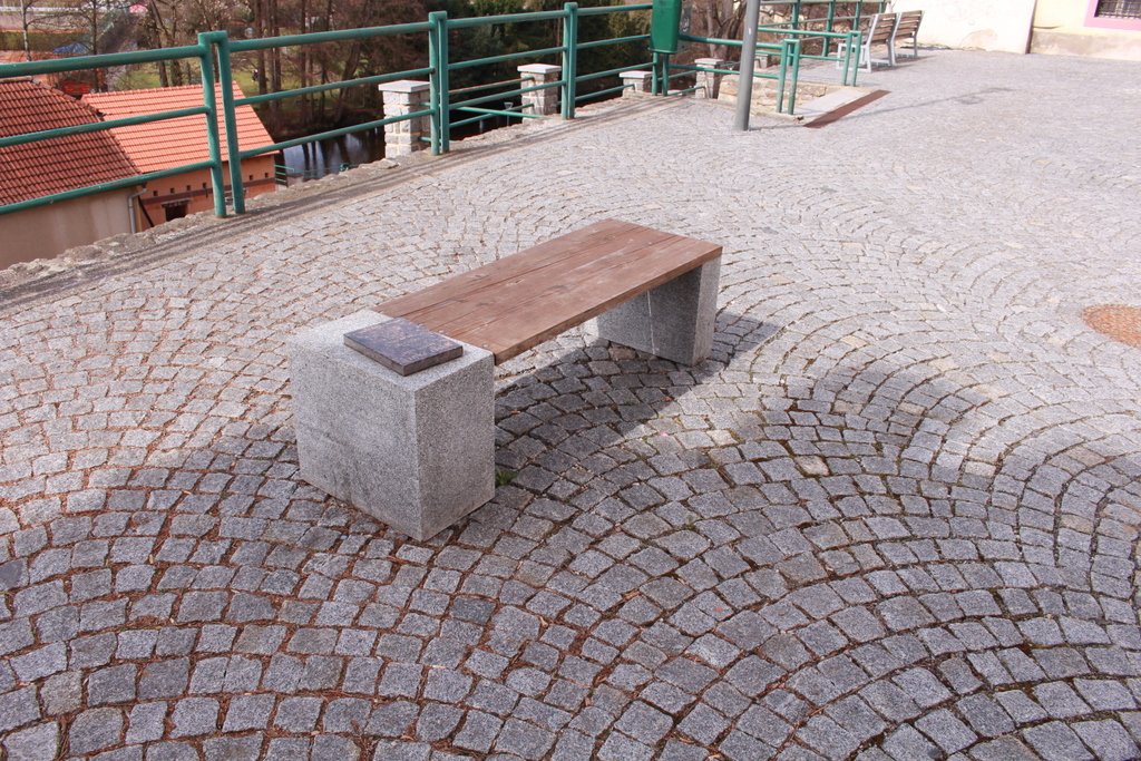 Pomník spisovatele Josefa Pavla v Horažďovicích.