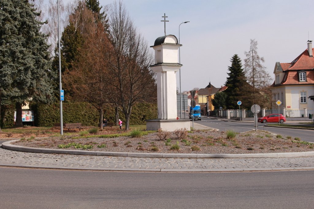 Horažďovice, boží muka na kruhovém objezdu.