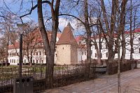 Pohled z aleje k baště