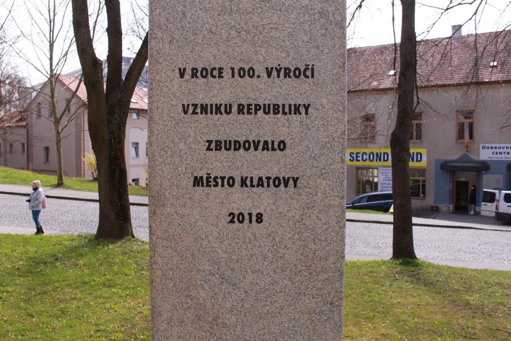 Klatovy, pomník ke 100. výročí  republiky.