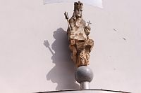 Socha krále Přemysla Otakara II. na budově spořitelny