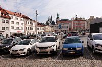 Severní a východní strany náměstí