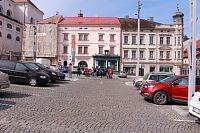 Západní strana náměstí