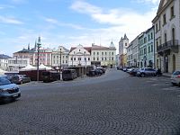 Východní a jižní strana náměstí