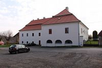 Západní strana zámku