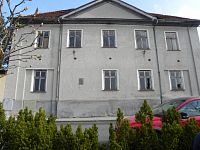 Pohled na dům z náměstí