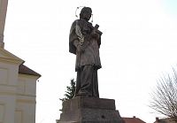 Sv. Jan z Nepomuku před radnicí