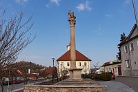Sloup Nejsvětější Trojice na náměstí