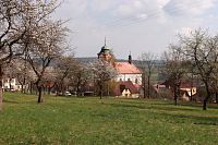Pohled na kostel ze svahu Hůrky