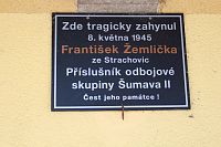 Pamětní deska na budově nádraží