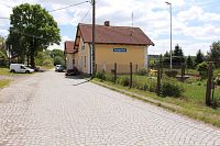 Pohled na nádraží z cesty do města