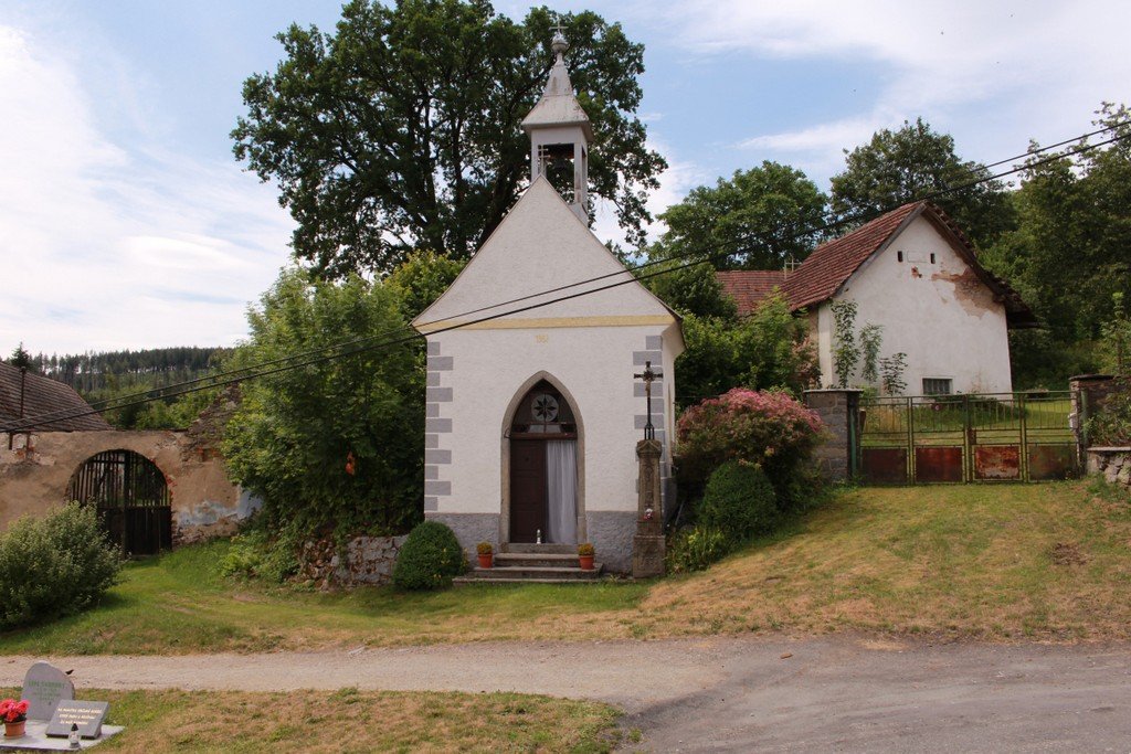 Víska Buršice u Kolince.
