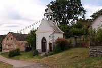 Pohled na kapli z ulice