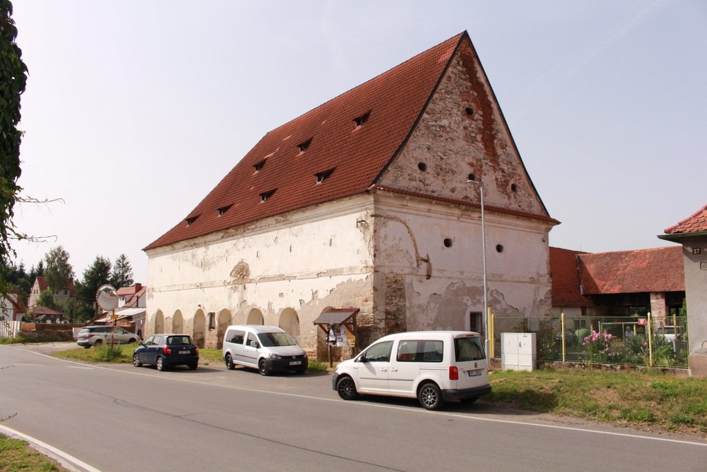 Renesanční sýpka v Žichovicích.