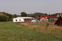 Pohled na hrad Rabí z cesty na vyhlídku