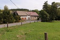 Stavení u silnice