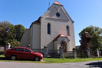 Západní průčelí kostela