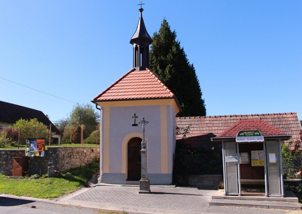 Návesní kaple ve Vojovicích.