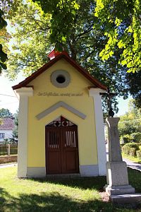 Průčelí kaple