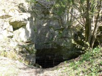 Vchod do Strašínské jeskyně