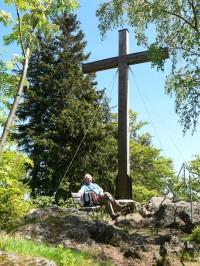 Hennenkobel, vrcholový kříž