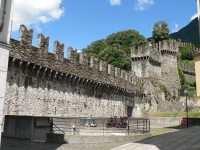 Bellinzona, hradby jsou všude