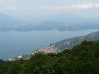 Pohled na jezero a město Stresu