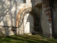 Nezamyslice, zazděný gotický portál