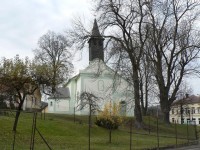 Dlouhá Ves, kostel a památné stromy