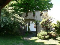 Petrovice, gotická brána