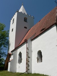 Petrovice, jižní strana kostela s věží