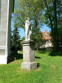 Nalžovské Hory, socha za kostelem
