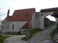 Rabí, brána a kostel