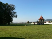 Červené Poříčí, pohled na altán v parku