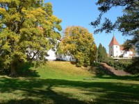 Chanovice, kostel ze zámeckého parku