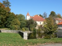 Chanovice, kostel od zámeckého rybníka