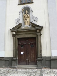 CB, vchod do katedrály
