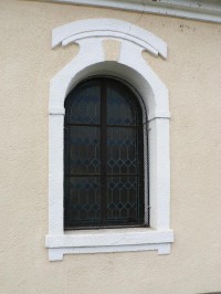 Hlupín, okno kaple sv. J. Nepomuckého