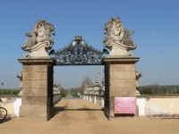 Zámek Milotice, vstupní brána