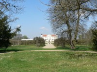Zámecký park  Milotice, pohled na zámek