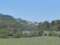 Pohled z údolí na Zborovy