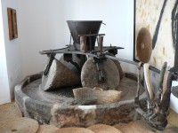 Mijas muzeum, kameny na drcení oliv