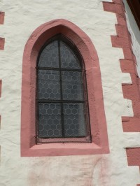 Zdemyslice, okno kostela