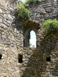 Vlčtejn, gotické okno v paláci
