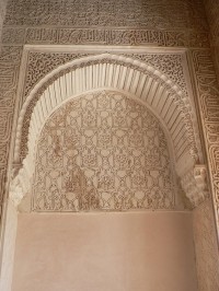 Alhambra, oblouk pod stropem