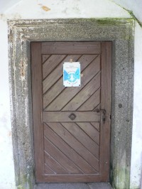 Vchodové dveře kostela