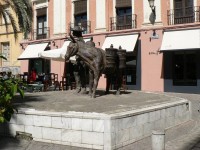 Granada, socha oslíka s mužem